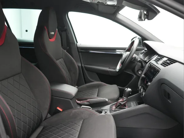 SKODA Octavia SW RS (2018) — foto 9 van 29