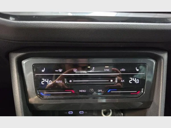 VOLKSWAGEN Tiguan (2021) — foto 18 van 34