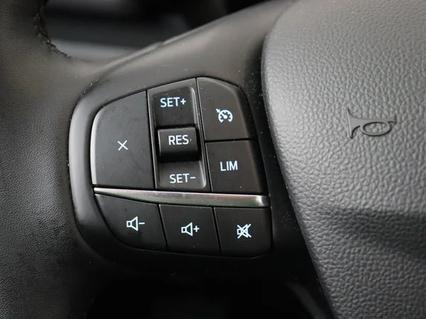 FORD Kuga (2024) — foto 9 van 27