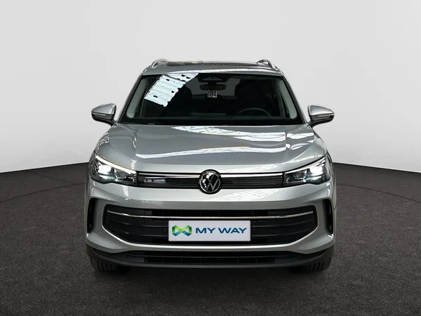 VOLKSWAGEN Tiguan (2024) — foto 14 van 20