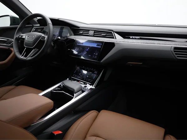 AUDI Q8 e-tron Sportback (2025) — foto 19 van 25