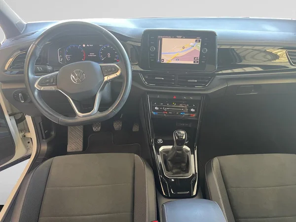 VOLKSWAGEN T-Roc (2023) — foto 14 van 20