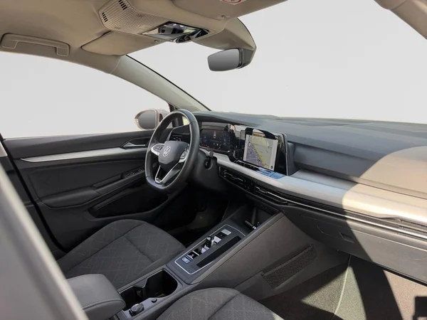 VOLKSWAGEN Golf VIII SW (2024) — foto 14 van 19