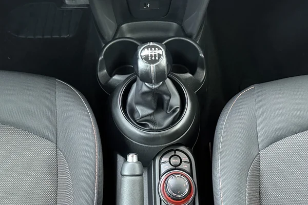Mini Mini 5 Doors (F55 LCI II) (2021) — foto 4 van 16