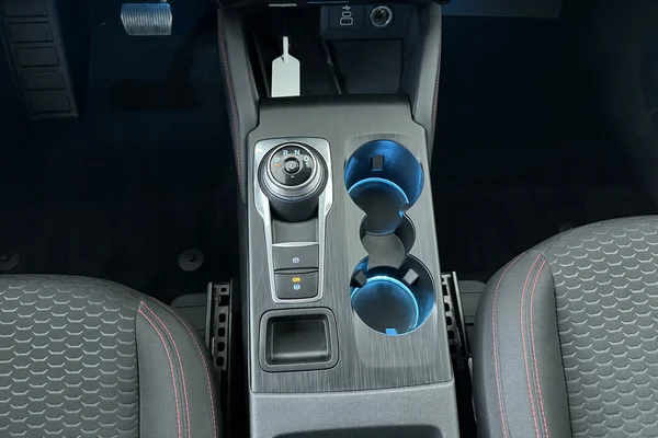 Ford Kuga FHEV (2025) — foto 4 van 24