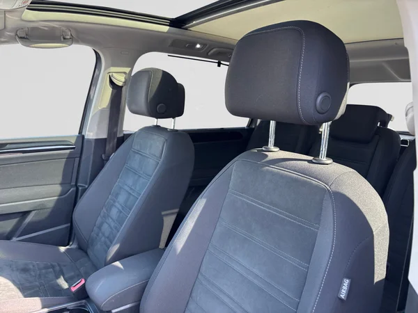 VOLKSWAGEN Touran (2019) — foto 18 van 20