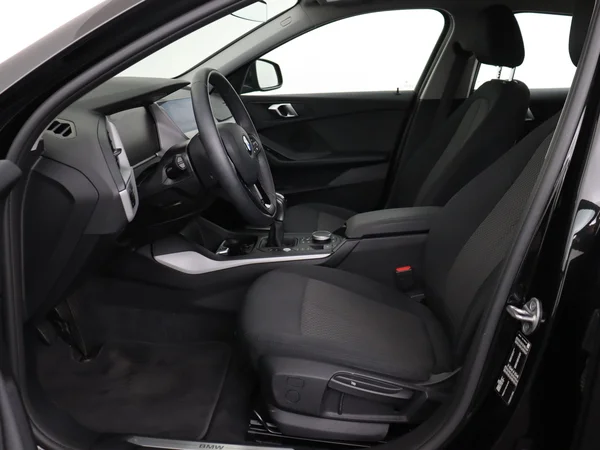 BMW 116 (2023) — foto 2 van 27