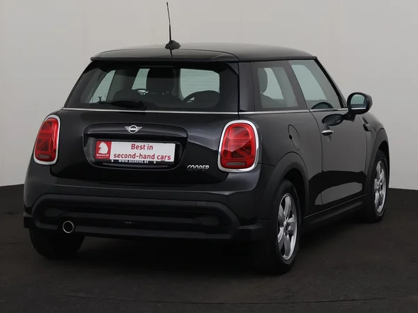 MINI Cooper (2022) — foto 21 van 27
