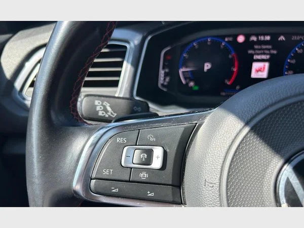 Volkswagen T-Roc (2021) — foto 15 van 29
