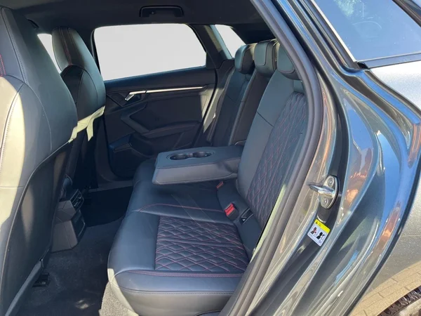 AUDI A3 Sportback (2023) — foto 18 van 22