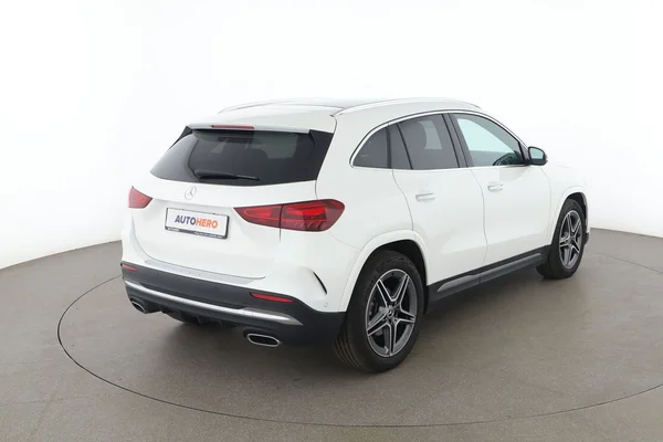 Mercedes-Benz GLA-Klasse (2024) — foto 12 van 16