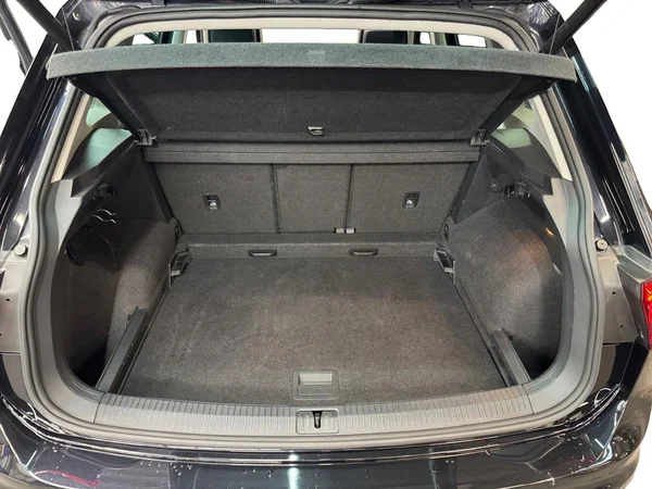 VOLKSWAGEN Tiguan (2018) — foto 14 van 24