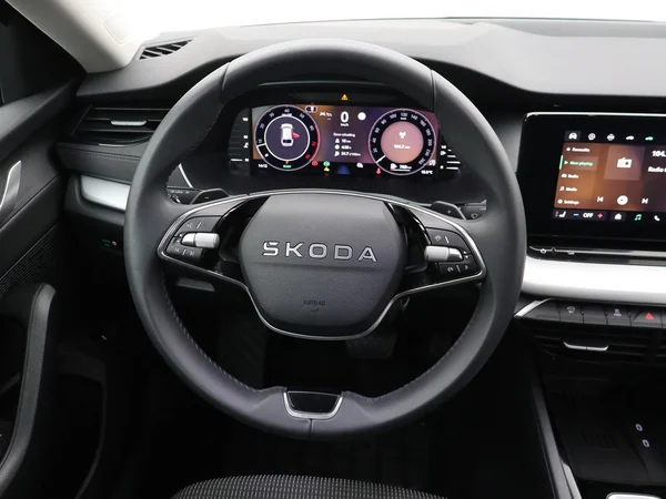 SKODA Octavia Combi (2025) — foto 6 van 28