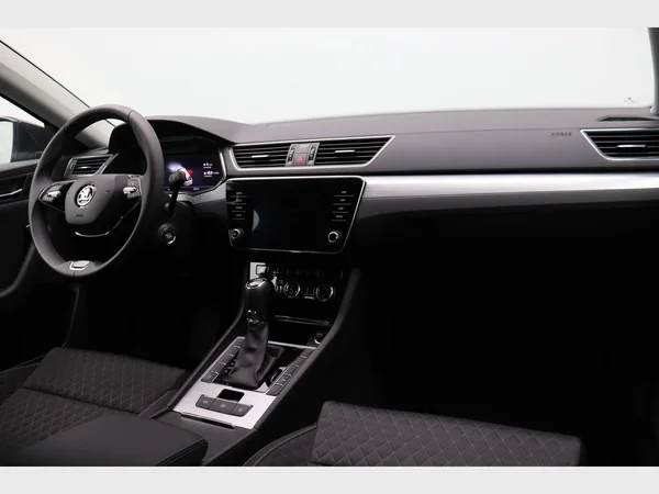 SKODA Superb Combi (2022) — foto 21 van 27