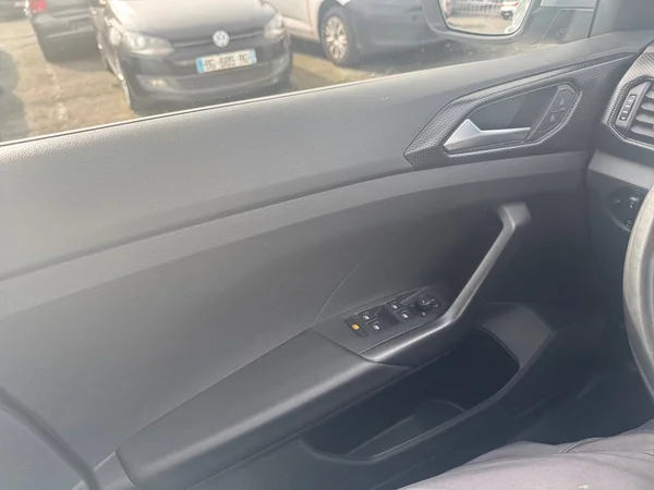 VOLKSWAGEN T-Cross (2023) — foto 5 van 17