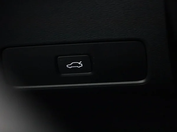 Volvo XC40 (2023) — foto 17 van 41