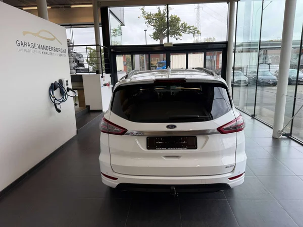 Ford S-Max (2023) — foto 18 van 22