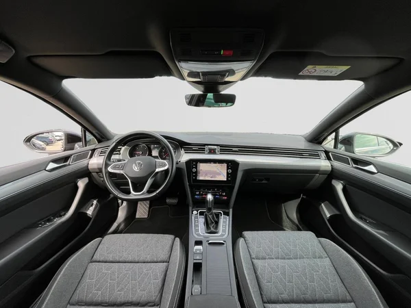 VOLKSWAGEN Passat Variant (2024) — foto 17 van 23