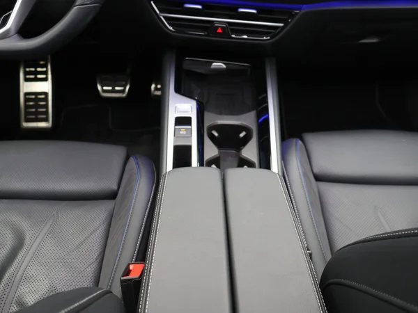 VOLKSWAGEN Passat SW (2024) — foto 7 van 32