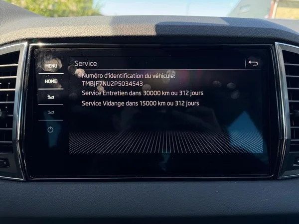 SKODA Karoq Dsl (2023) — foto 21 van 32