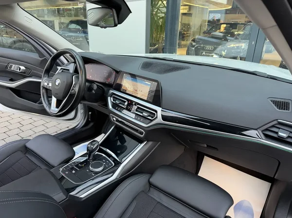 Bmw 318 (2021) — foto 25 van 26