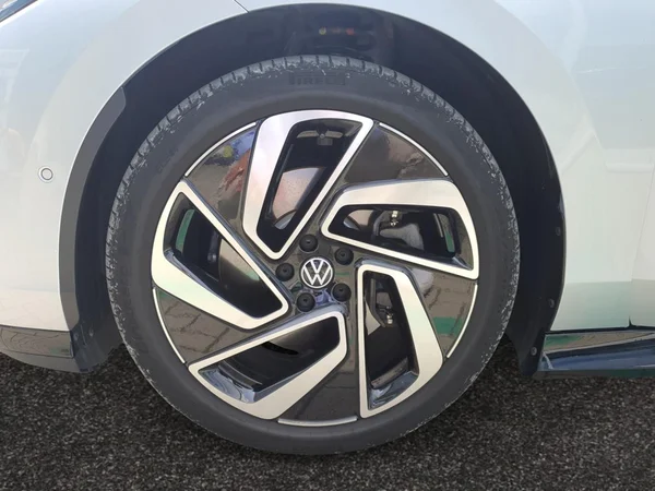 VOLKSWAGEN ID.7 Tourer (2025) — foto 4 van 16