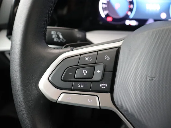 VOLKSWAGEN Golf (2024) — foto 9 van 28