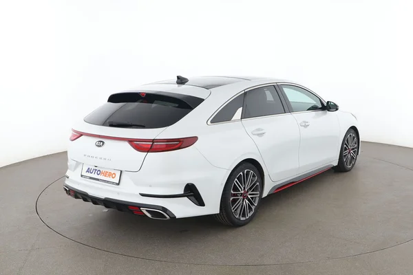Kia pro_cee'd (2021) — foto 12 van 16