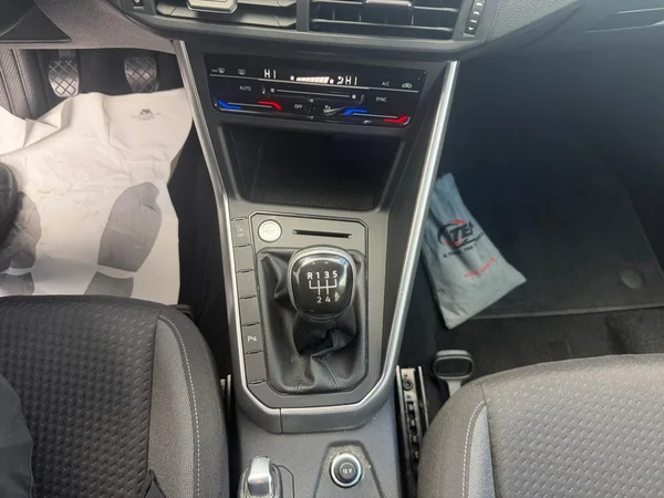 VOLKSWAGEN Taigo (2024) — foto 15 van 20