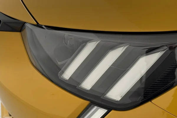 Peugeot E-208 (2021) — foto 25 van 36