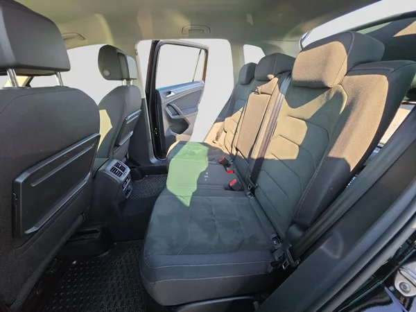 VOLKSWAGEN Tiguan (2019) — foto 10 van 24
