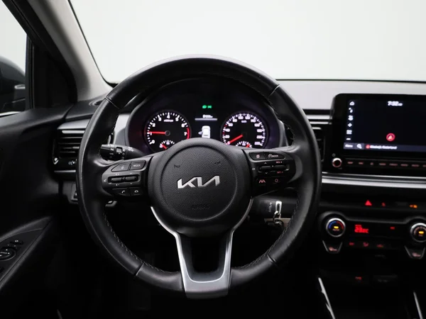 Kia Rio (2023) — foto 36 van 38