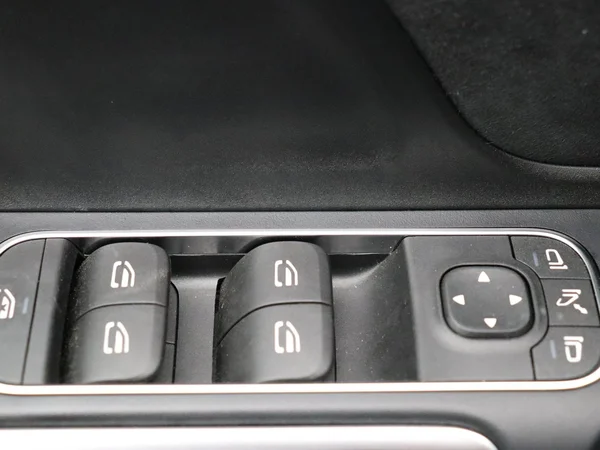 Mercedes-Benz EQB (2025) — foto 2 van 33