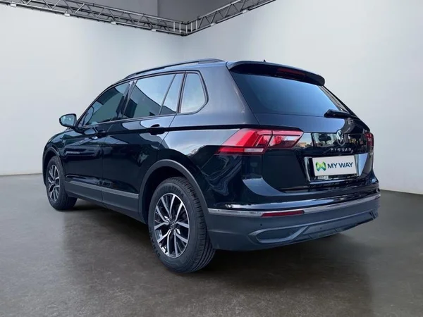 VOLKSWAGEN Tiguan (2022) — foto 23 van 30