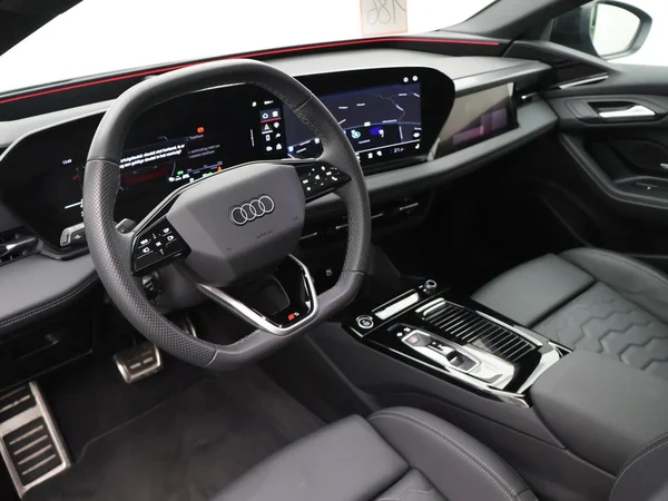 AUDI A6 Sportback e-tron (2025) — foto 6 van 37