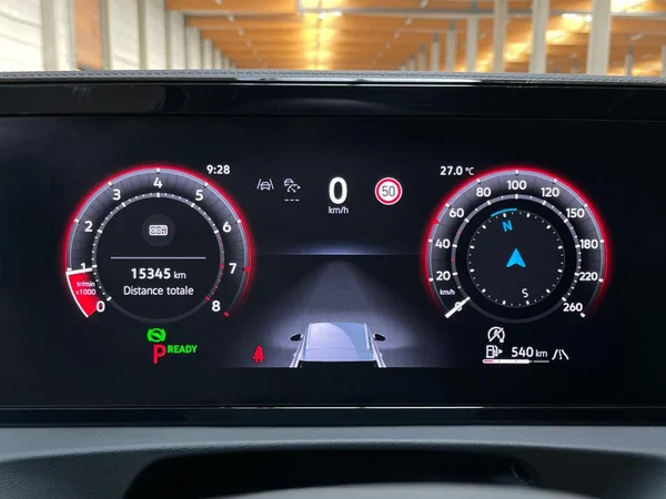 VOLKSWAGEN Tiguan (2024) — foto 2 van 17