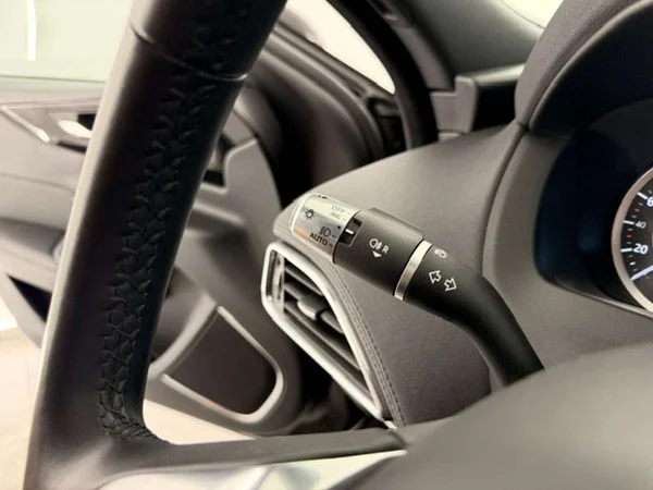 Jaguar XE (2020) — foto 6 van 20