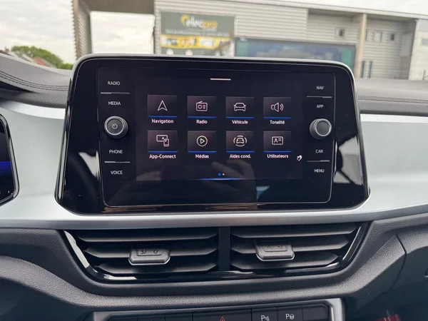 VOLKSWAGEN T-Roc (2023) — foto 16 van 16