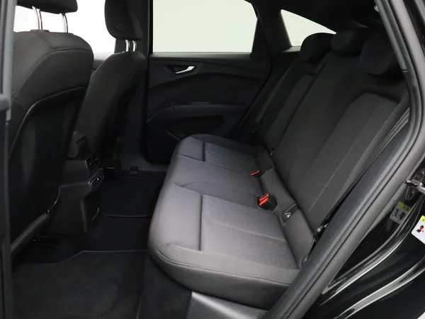 Audi Q4 Sportback e-tron (2023) — foto 4 van 52