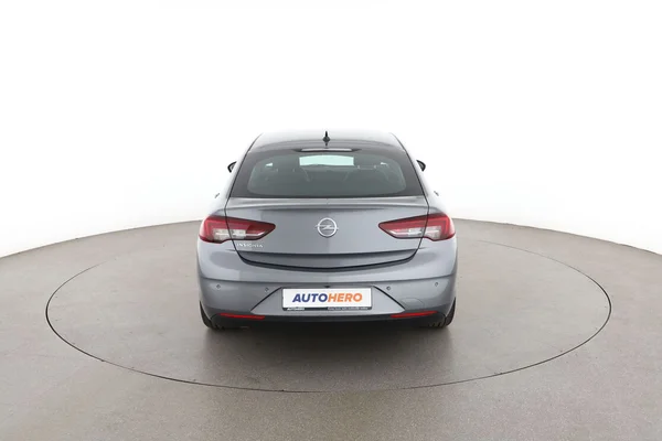 Opel Insignia (2020) — foto 11 van 16