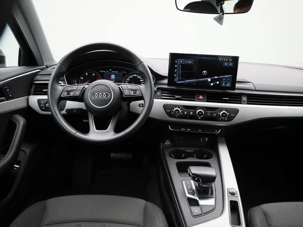 Audi A4 (2023) — foto 42 van 42