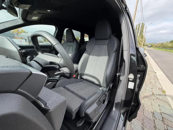 AUDI Q6 e-tron (2025) — foto 17 van 24