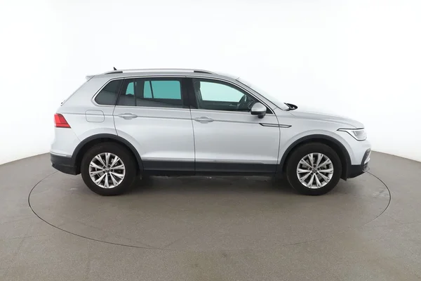 Volkswagen Tiguan (2022) — foto 13 van 16