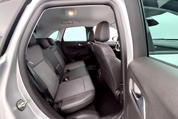 Opel Crossland (2023) — foto 6 van 25