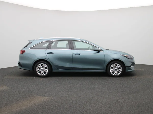 Kia cee'd (2024) — foto 34 van 37