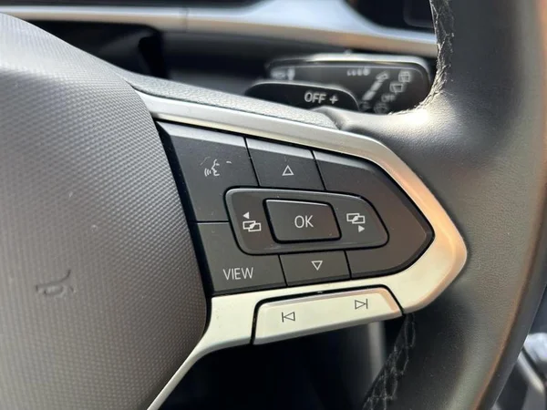 VOLKSWAGEN T-Roc (2022) — foto 24 van 33