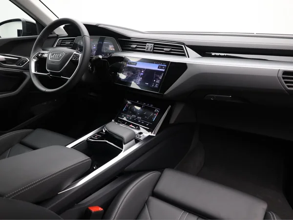 AUDI Q8 e-tron Sportback (2025) — foto 17 van 23