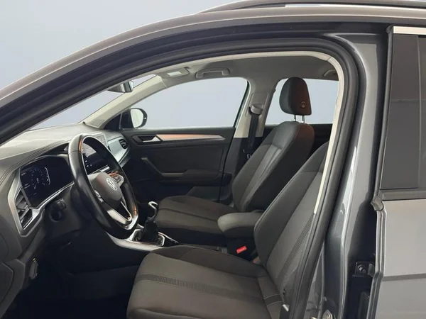 VOLKSWAGEN T-Roc (2022) — foto 2 van 29