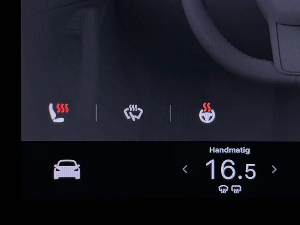 TESLA Model Y (2024) — foto 17 van 30
