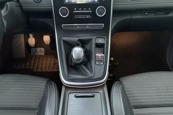 Renault Grand Scenic (2019) — foto 4 van 18